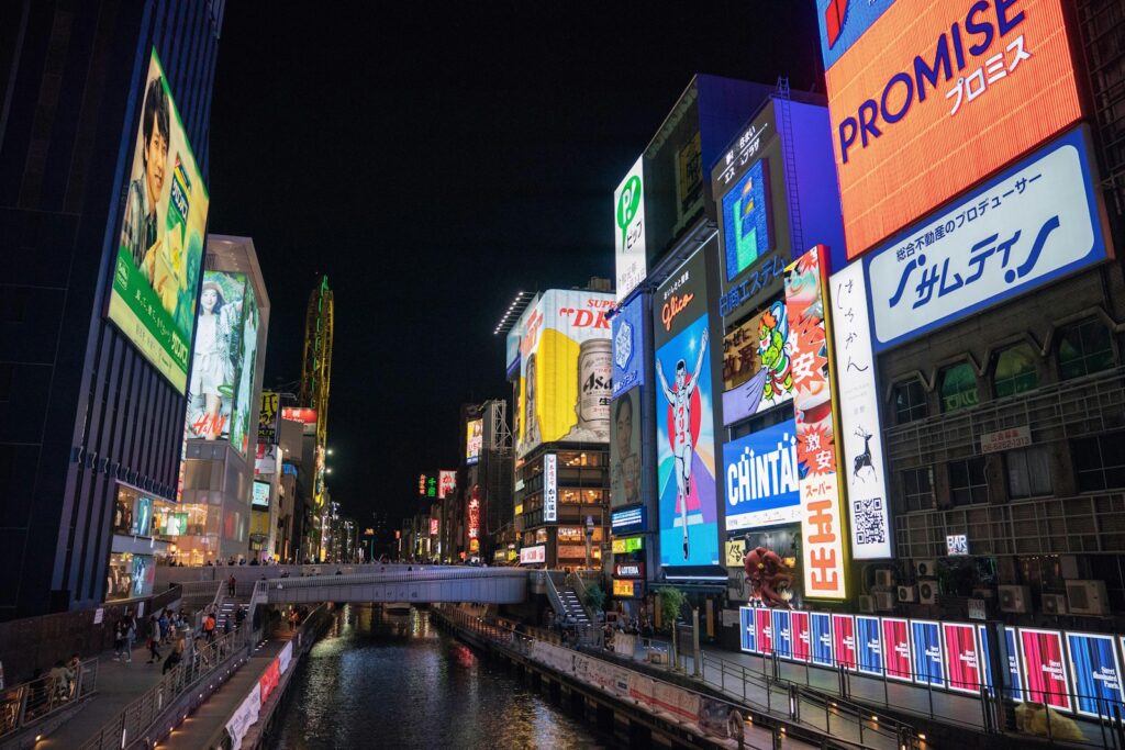 Choosing the Right Small Business Marketing Agency for Your Growth 8 city at night