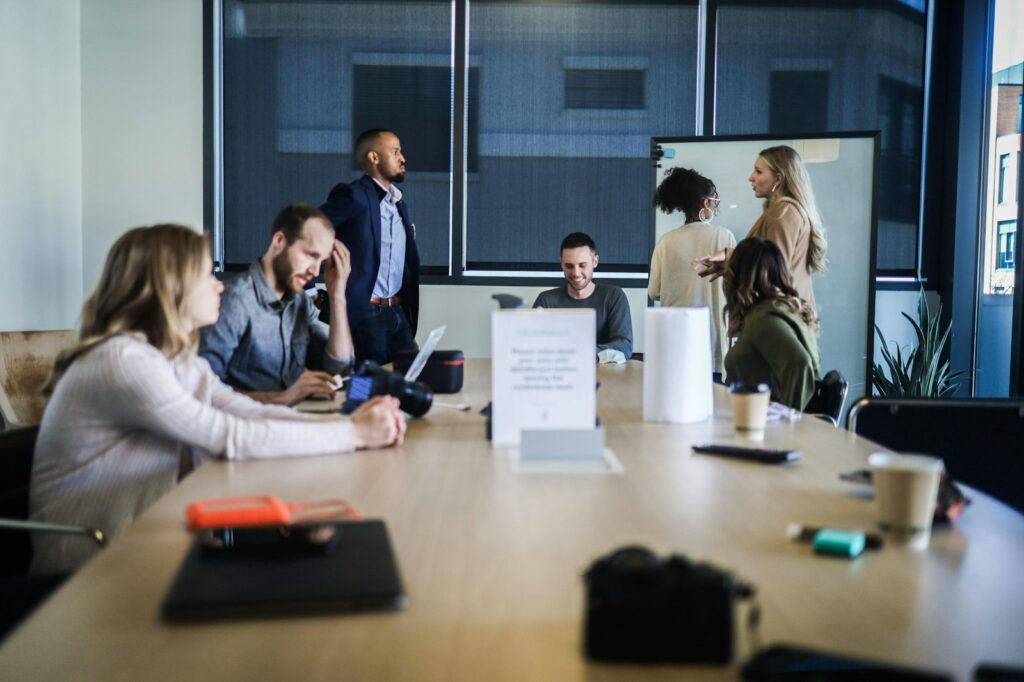 B2B SEO Services Simplified 6 people sitting at the table