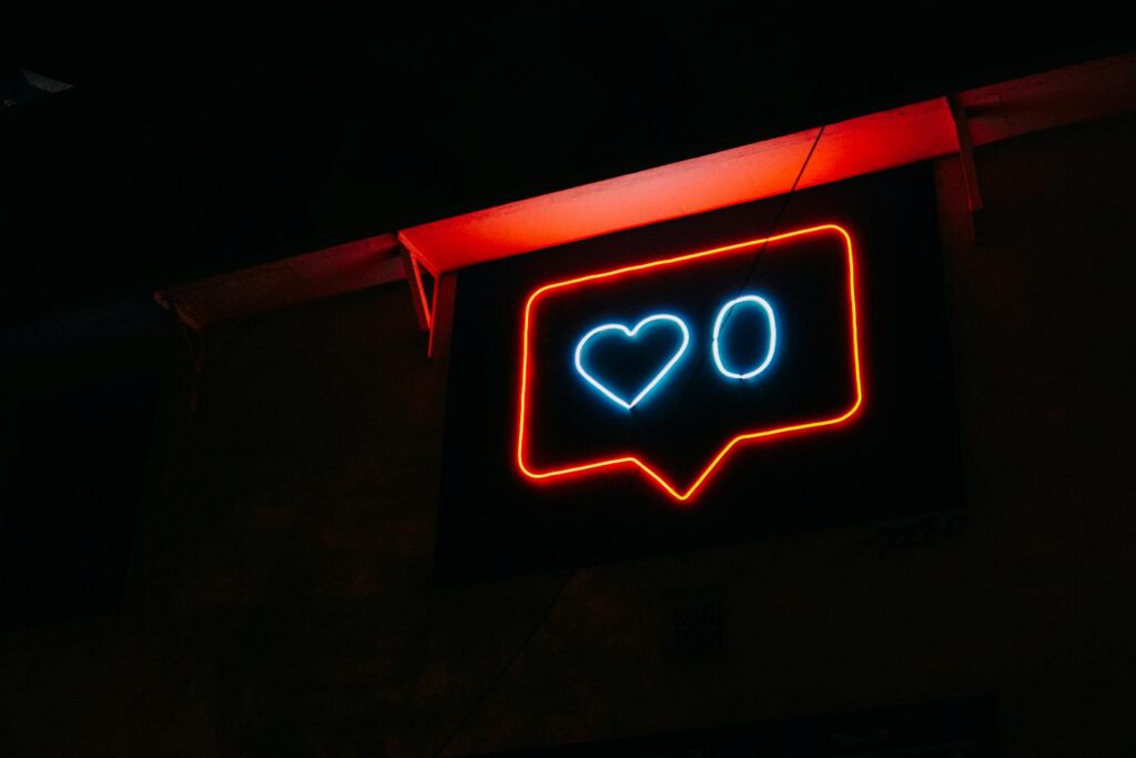 Decoding Social Media Marketing Packages: Your Complete Guide 7 Bright neon heart icon with zero likes, symbolizing social media engagement.