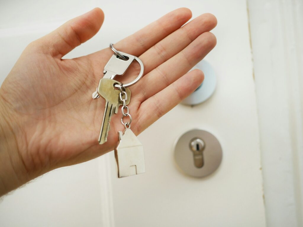 Real Estate Digital Marketing Guide for 2025 5 keys on hand